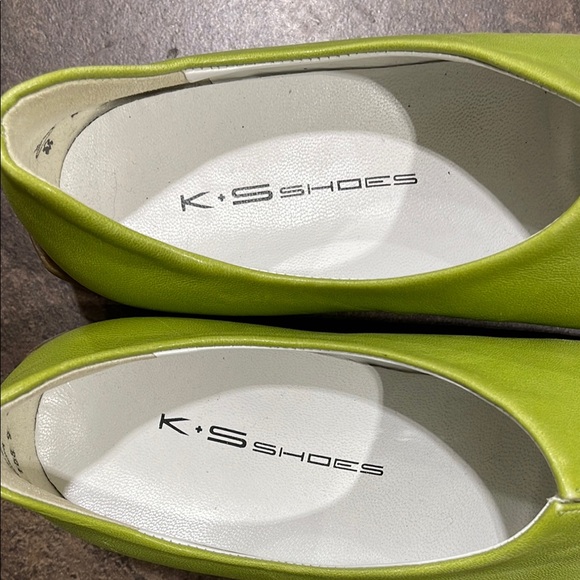 Women's Green Flats - Picture 2 of 5